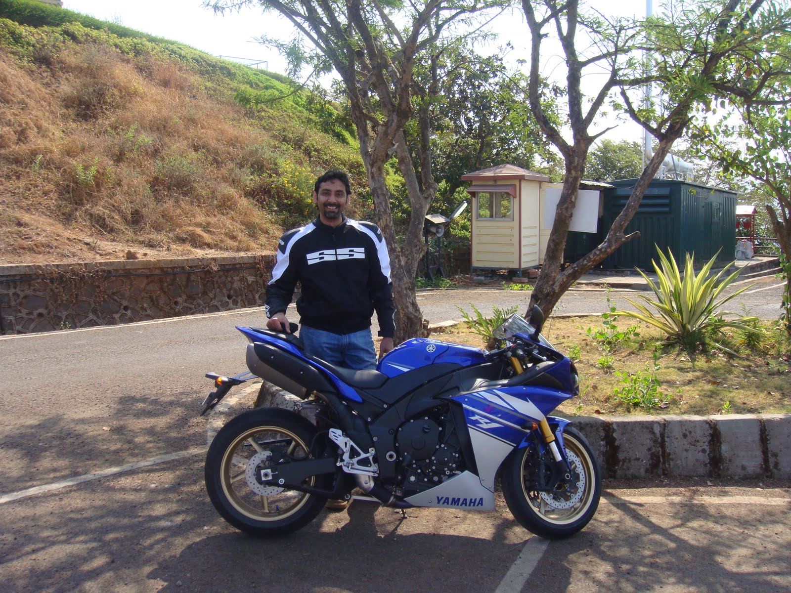 custom yamaha r1 white When did your love for superbiking begin?