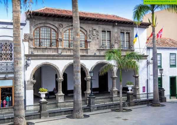 La Fundación CajaCanarias y la Fundación "la Caixa" donan un vehículo adaptado al Ayuntamiento de Santa Cruz de La Palma