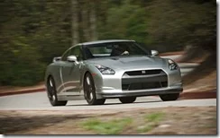 112_0909_01l 2010_nissan_GT_r front_view