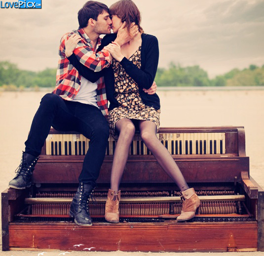 Love Couple Kiss Kissing Hug Piano