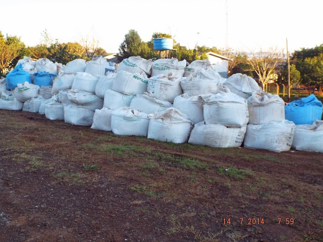 A Prefeitura de Cristal do Sul iniciou na ultima semana a entrega de mil e duzentas toneladas de calcário aos agricultores do município. 