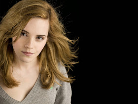 Emma Watson Hot Cute Smile Latest HD Photographs