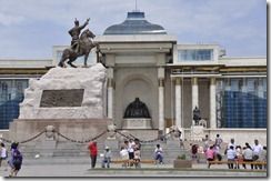 07-20 oulan bator 012 800X sukhbaatar face a  gengis khan