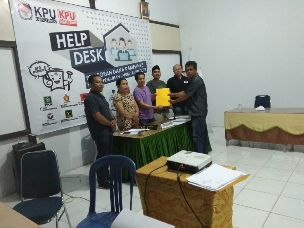 PENYERAHAN LAPORAN AWAL DANA KAMPANYE (LADK) - KPU SEKADAU PENYERAHAN LAPORAN AWAL DANA KAMPANYE (LADK) - KPU SEKADAU