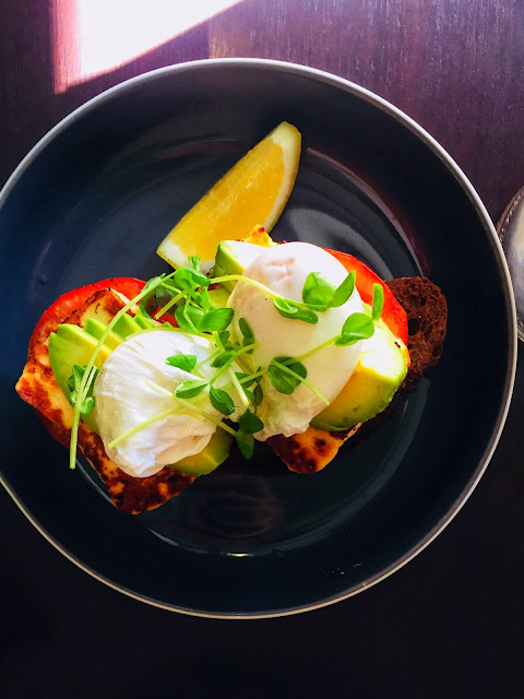 poached-egg-with-avocado