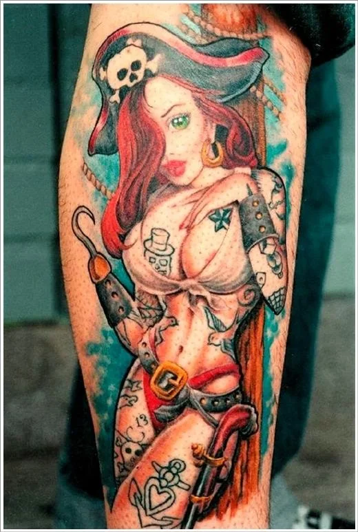  chica con tatuaje de pin up