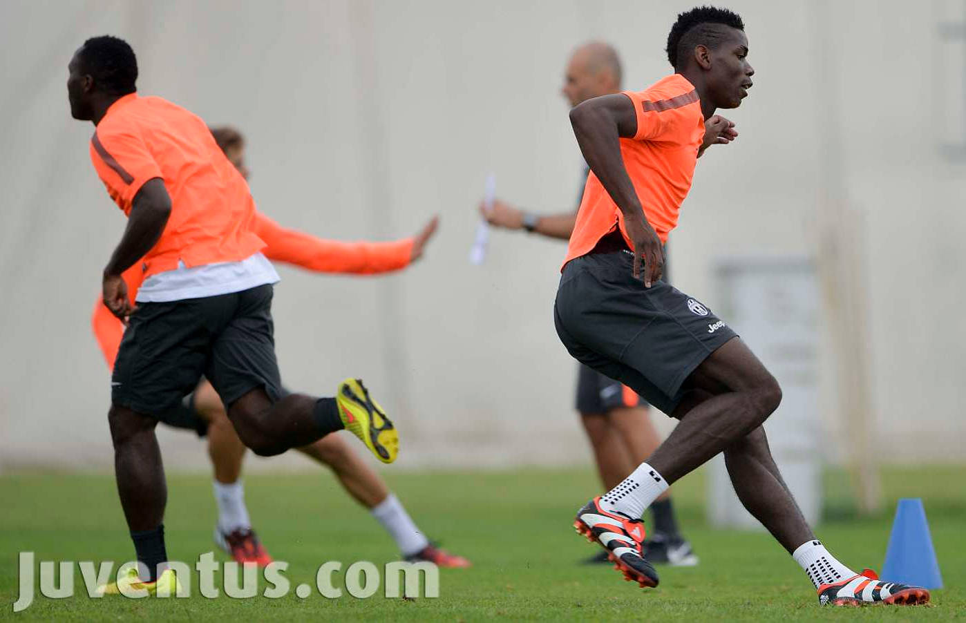 Paul Pogba Trainiert In Adidas Predator Accelerator Remake ...