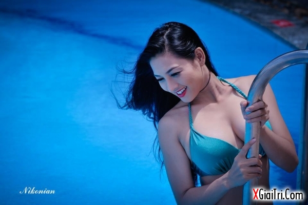 Sexy với bikini màu xanh