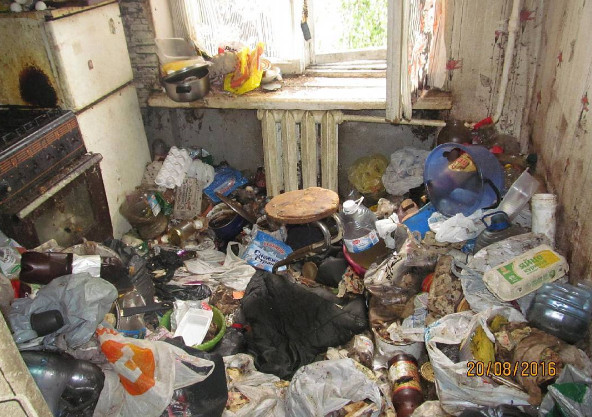 Rumah bagus yang penuh dengan sampah 