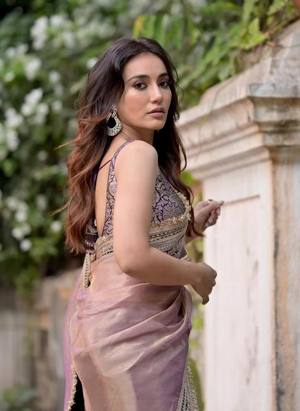 surbhi jyoti backless saree naagin tv actress