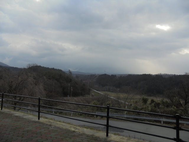 どんぐり村の駐車場から見た大山