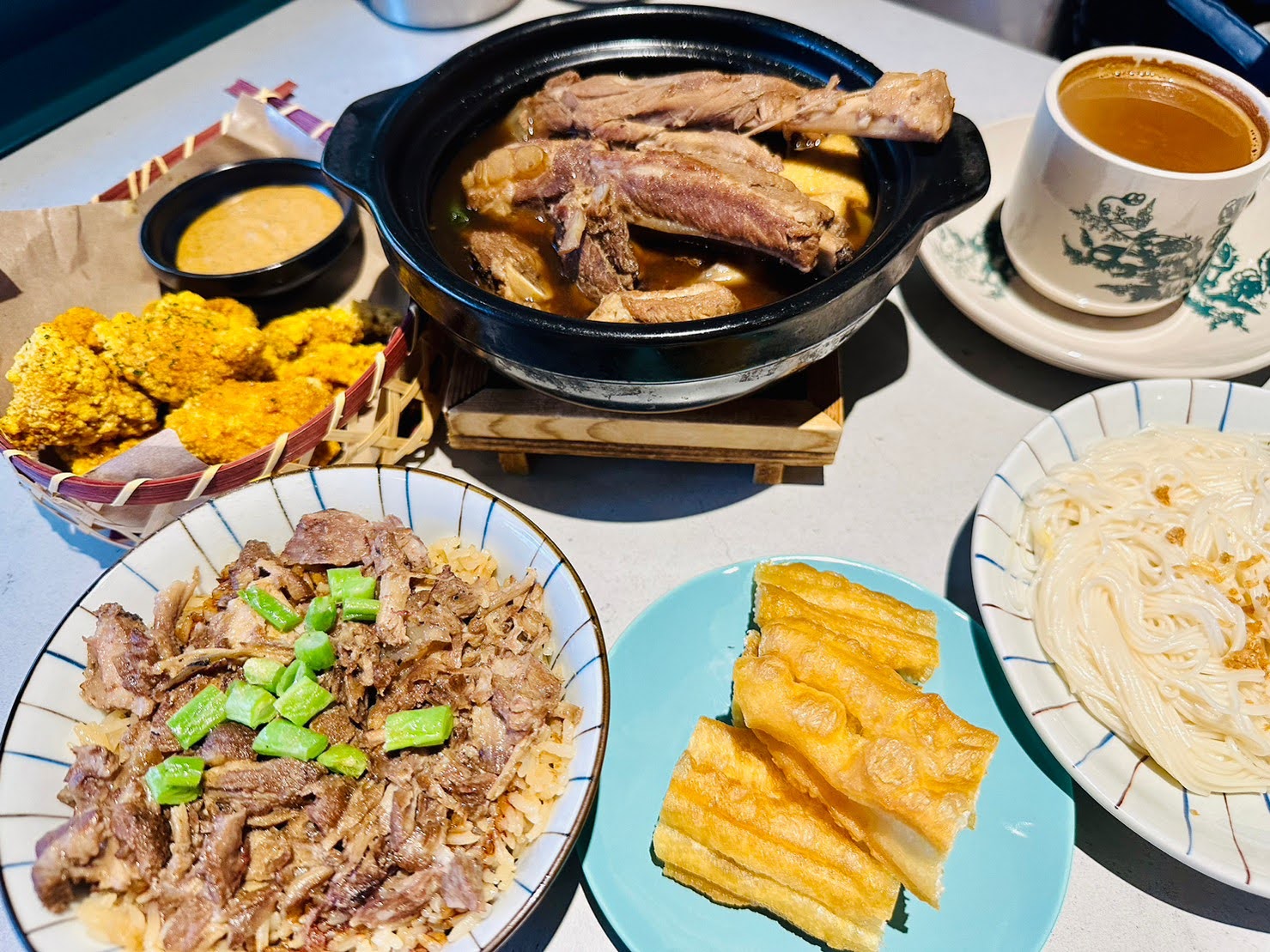 台北聚餐 大安區美食推薦 忠孝敦化站餐廳 馬來西亞、新加坡料理 霸骨爹肉骨茶餐室