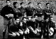 C. F. BARCELONA - Barcelona, España - Temporada 1965-66 - Pesudo, Benítez, Olivella, Eladio, Vergés y Torres; Rifé, Muller, Zaldúa, Fusté, Zaballa y Ángel Mur (masajista). REAL MADRID C. F. 1 (Félix Ruiz) C. F. BARCELONA 3 (Fusté 2, Zaldúa). 19/12/1065. Campeonato de Liga de 1ª División, jornada 14. Madrid, estadio Santiago Bernabeu.