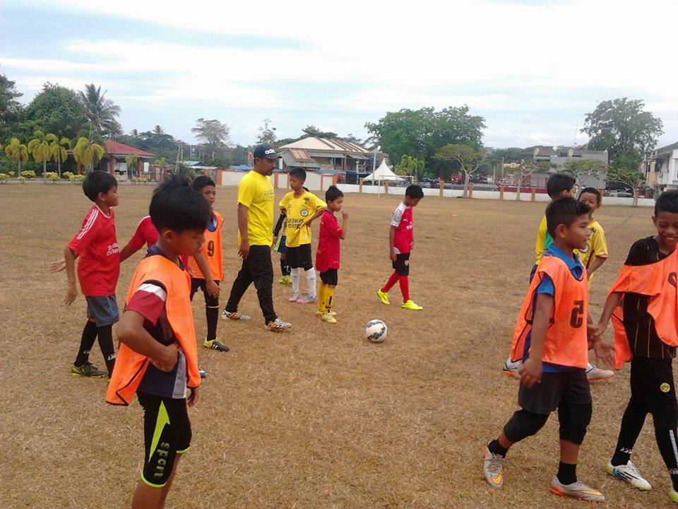 AKADEMI BOLA SEPAK B12 PADANG TERAP: Sesi Latihan Bola 