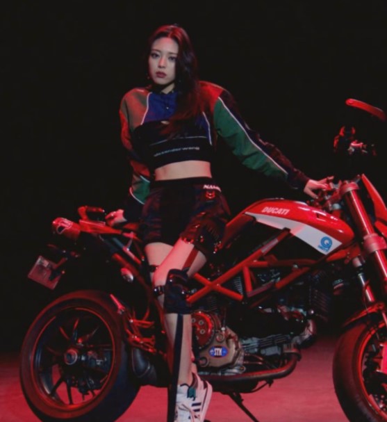 Yuna ITZY VOLTAGE Ducati Hypermotard