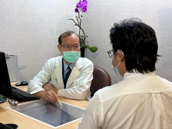 ▲中醫大附醫健康醫學中心健康檢查科陳毓隆主任呼籲，民眾透過定期健康檢查掌握自身是否肥胖，早期發現，早期治療，半年內以減去原體重 5~10%為初步目標。（中醫大附醫提供）