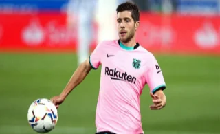 Fc Barcelona open contract talks with midfielder Sergi Robert