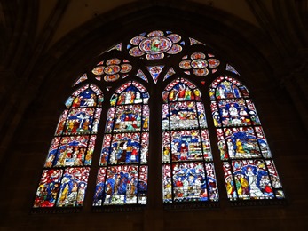 2017.08.22-024 vitraux dans la cathédrale