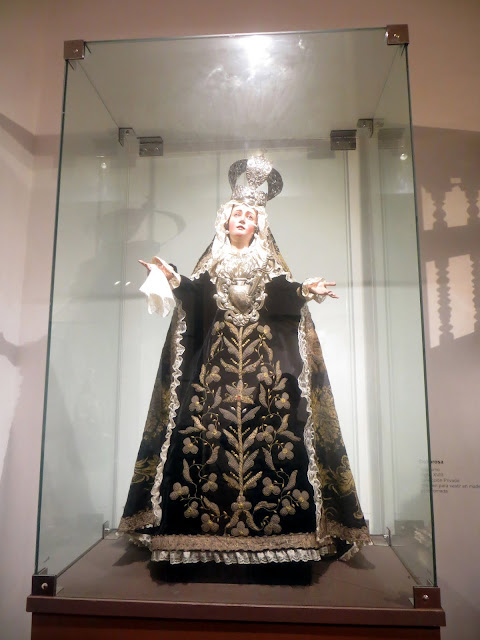 Palacio Arzobispal de Lima - Virgen tallada en madera