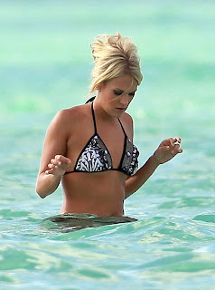 carrie underwood bikini