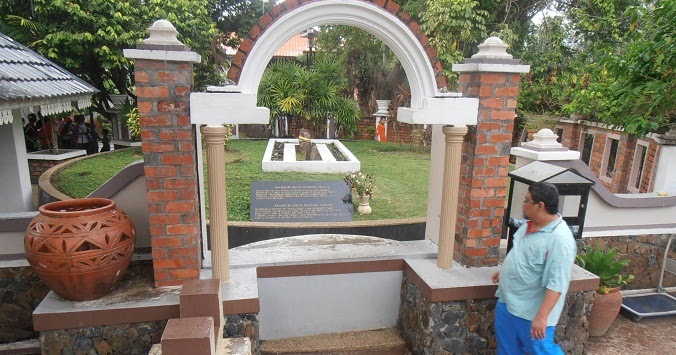 SENI LAMA MELAYU (MALAY OLDEN ART): Makam (Tomb of) Mahsuri