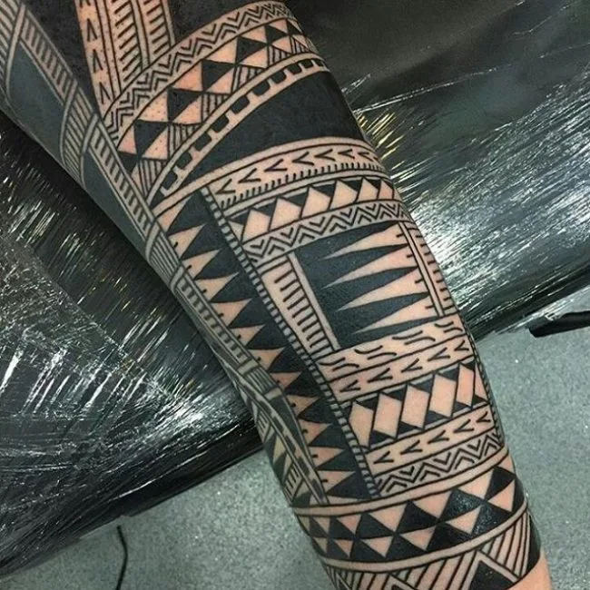 tatuaje tribal tradicional