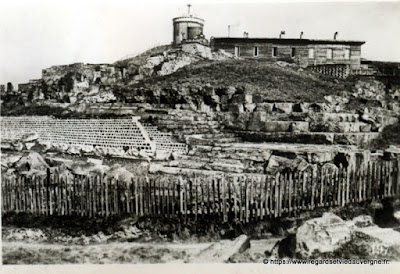 Vue de Royat, hier,  noir et blanc Puy-de-Dôme, l'observatoire au niveau des nuages alt. 1465m.