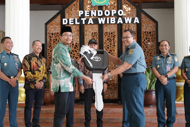 Pemkab Sidoarjo Berikan Hibah 22 Unit Mobil Dinas untuk TNI AL