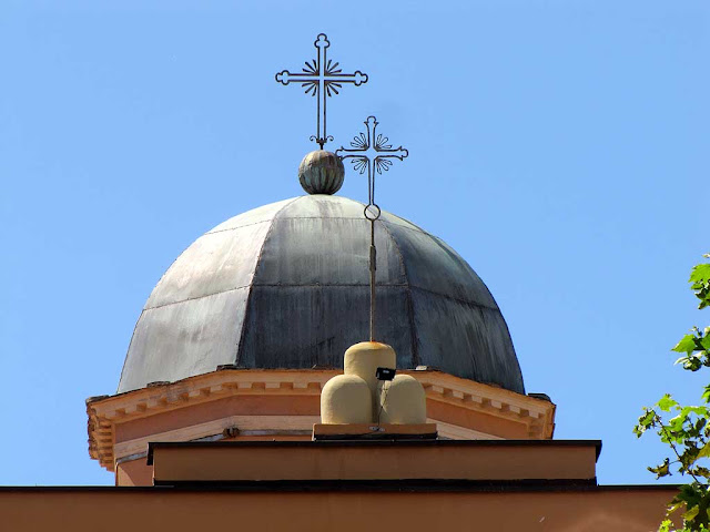 Croci trilobate, chiesa di San Benedetto, Livorno