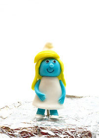 Smurfs fondant figurine Smrketa iz sladkorne mase za torto