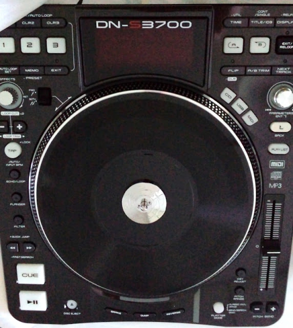 DenonのCDJ、dn-s3700の完成形。