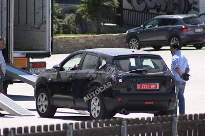 Renault began testing a new compact crossover