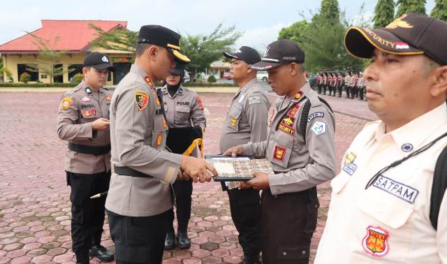 Kapolres Aceh Timur Pimpin Upacara HUT Satpam ke 42