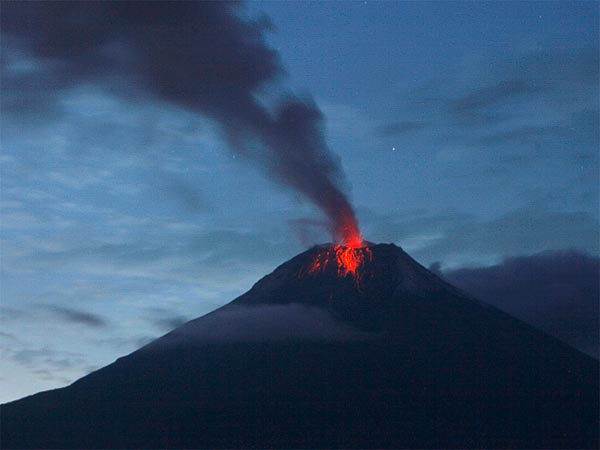 ”Tungurahua_Volcano_seen_on_November_30”