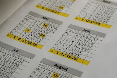 Calendário anual, escritório. #PraCegoVer #ParaTodosVerem