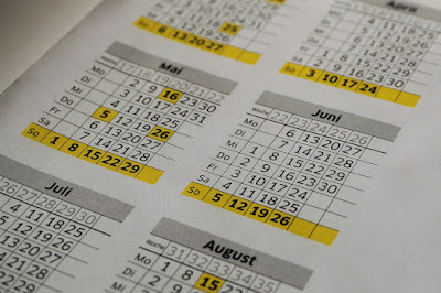Calendário anual, escritório. #PraCegoVer #ParaTodosVerem