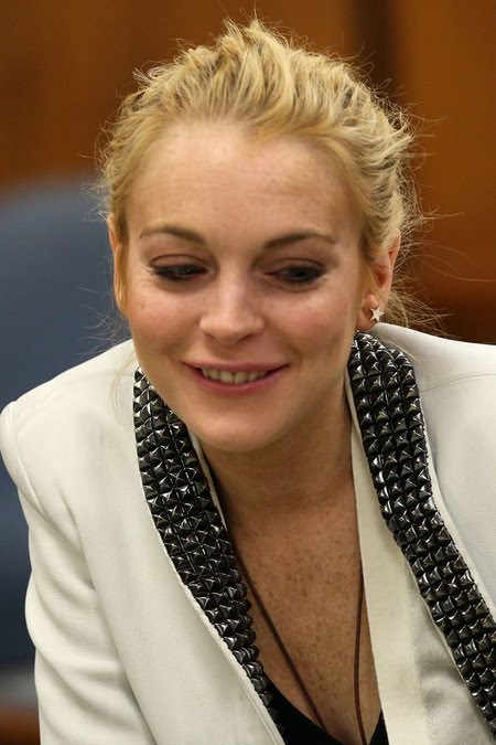 [gallery_main-1016_lindsay_lohan_court_09.jpg]