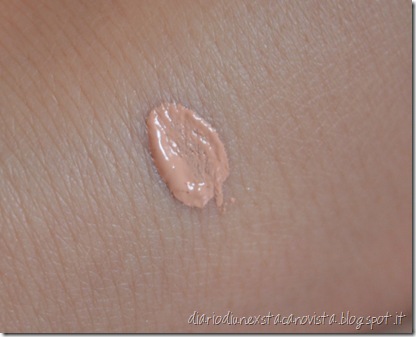 Rimmel Wake me up concealer swatch