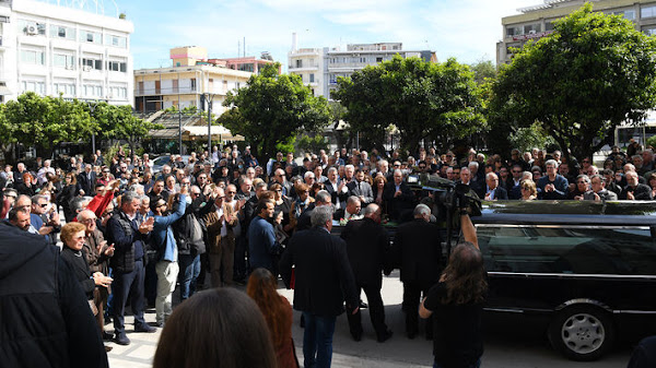 Σε κλίμα οδύνης το τελευταίο «αντίο» στον σύντροφο Τάσο Χρονά (VIDEO - ΦΩΤΟ)