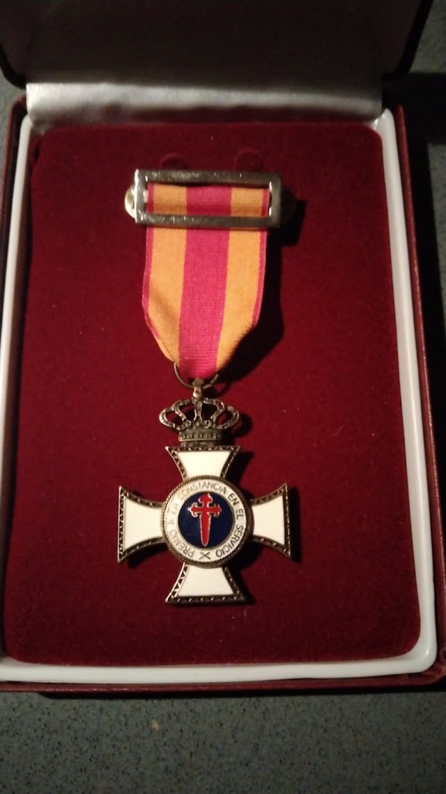 La Virgen del Rosario recibe donada una nueva medalla 