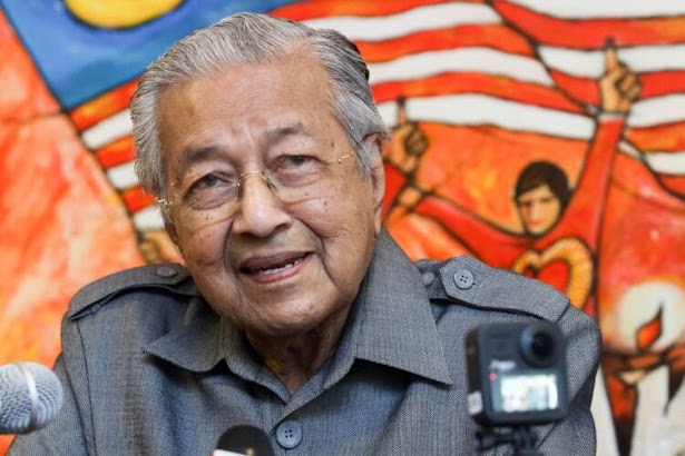 Adakah Ini Kerajaan Kuku Besi? – Tun Mahathir