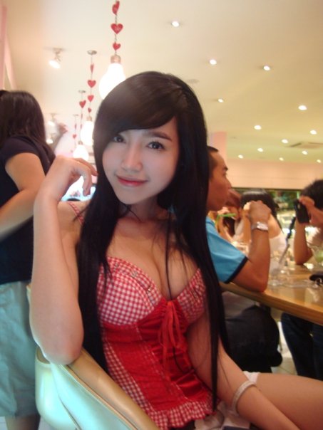 Elly Tran Ha - Vietnam