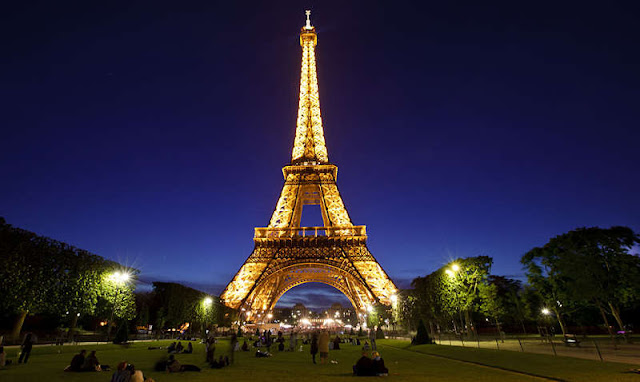 torre eiffel paris de noche