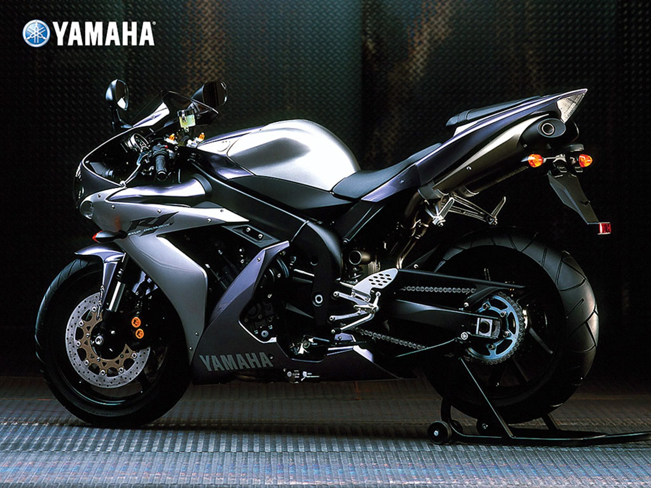 black yamaha r1 2011 Yamaha YZF-R1 Sportbike