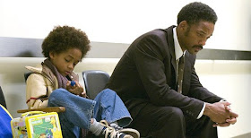 Fotograma de En busca de la felicidad (2006), protagonizada por Will Smith y su hijo Jaden Smith