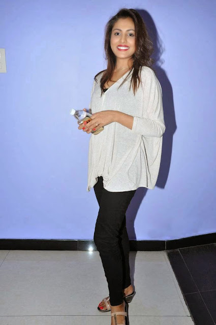 Actress Madhu Shalini Picture Gallery at Ladies And Gentlemen Movie Preview Show 10.JPG