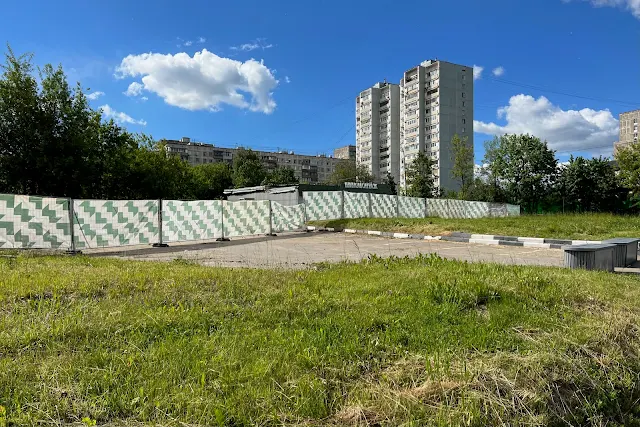 Севастопольский проспект, территория бывших гаражей и автосервиса