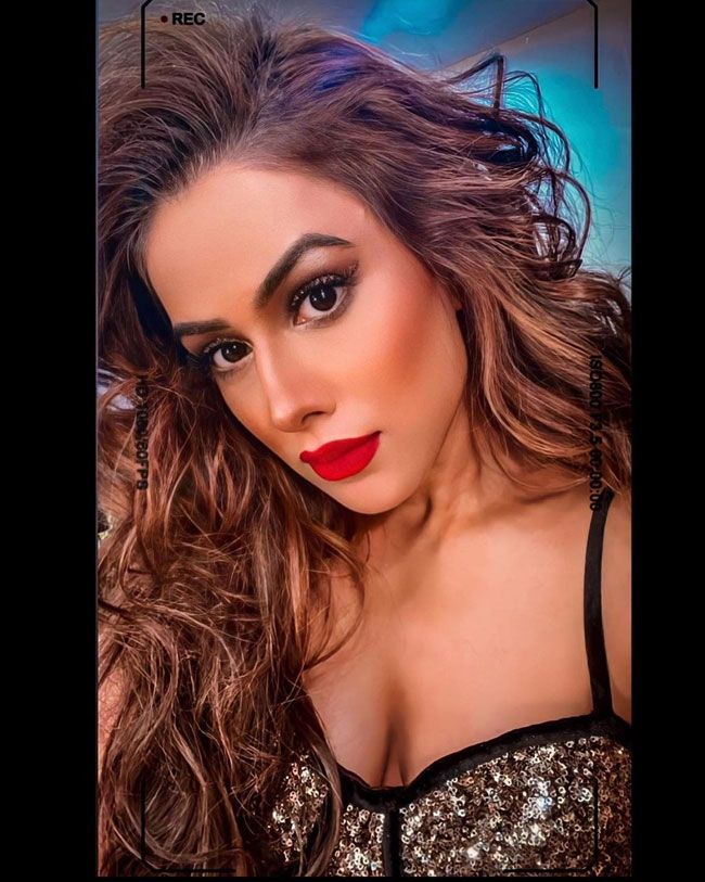 Pic Talk: Nia Sharma Stunning bo0a*ld Posses In short Red dress fans swoon