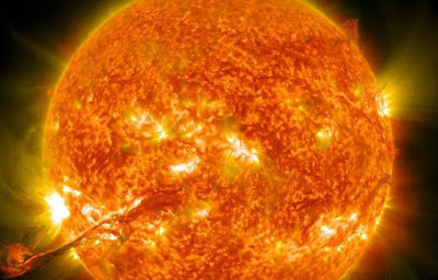 Massive solar flare heading towards Earth, could lead to blackouts