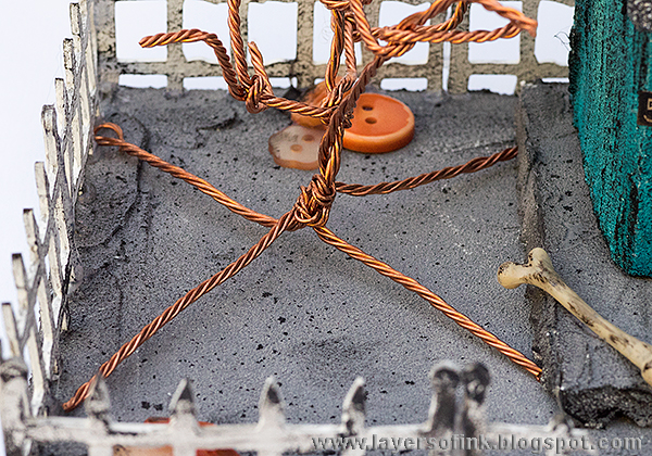 Layers of ink - Halloween Manor House Tutorial by Anna-Karin with Sizzix dies by Tim Holtz.